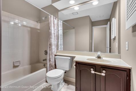 131 Wellington Court Manalapan NJ 07726