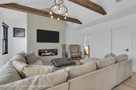 1125 Ocean Avenue Mantoloking NJ 08738