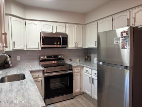 3 Greenwood Lane Whiting NJ 08759