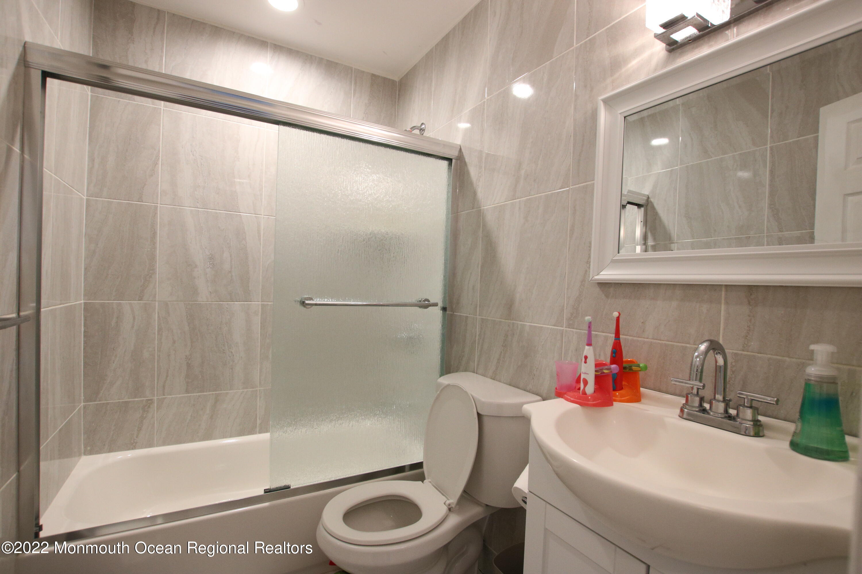 142 Delaware Avenue Oakhurst NJ 07755