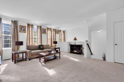 49 Creekside Way Burlington NJ 08016