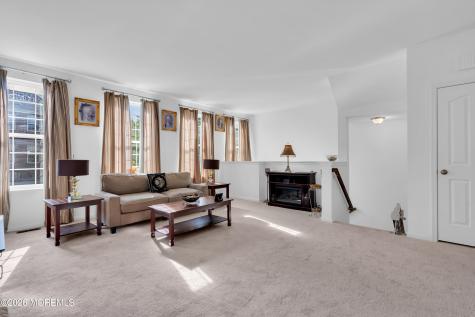 49 Creekside Way Burlington NJ 08016