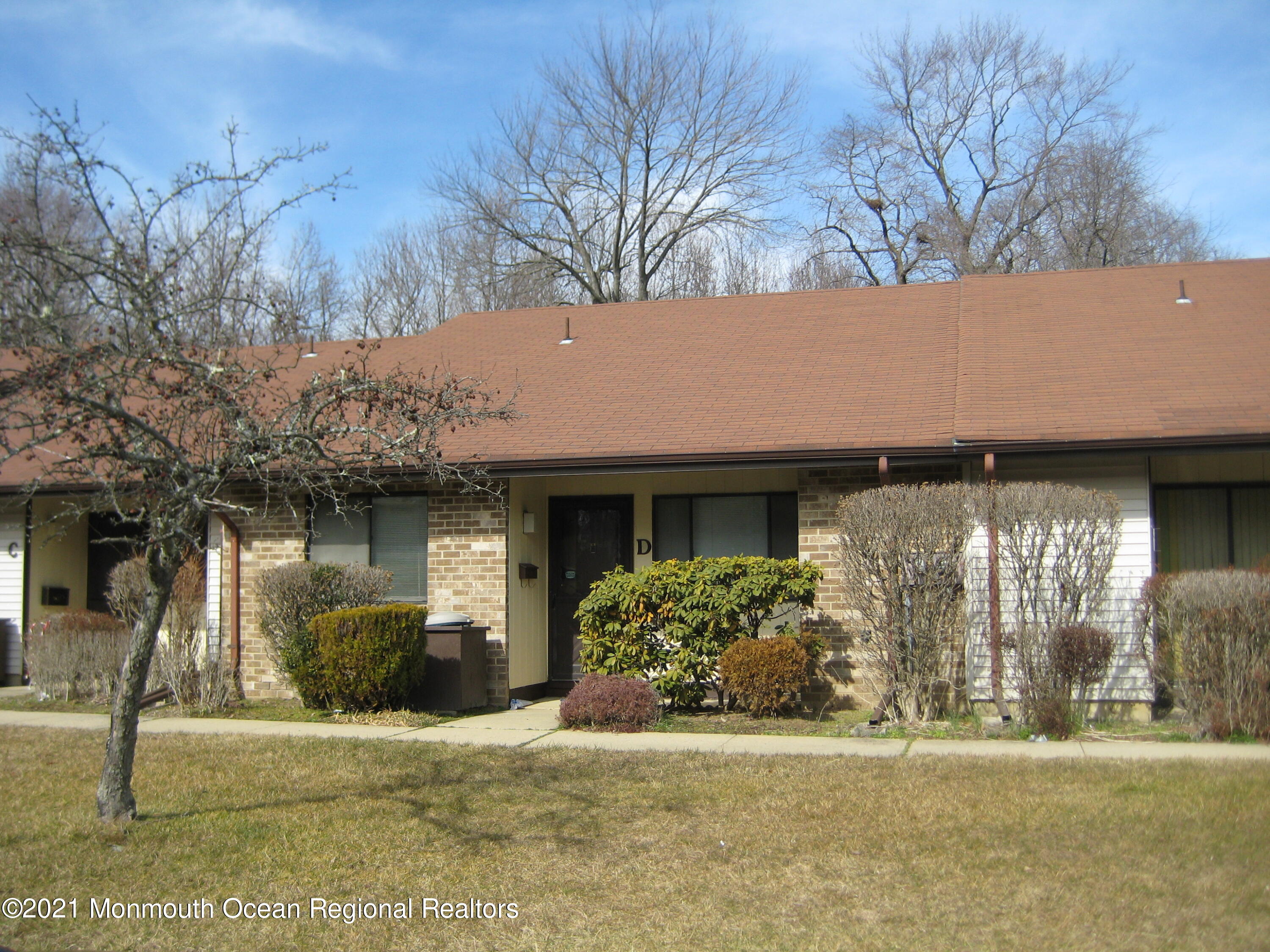 70 Overlook Way Manalapan NJ 07726