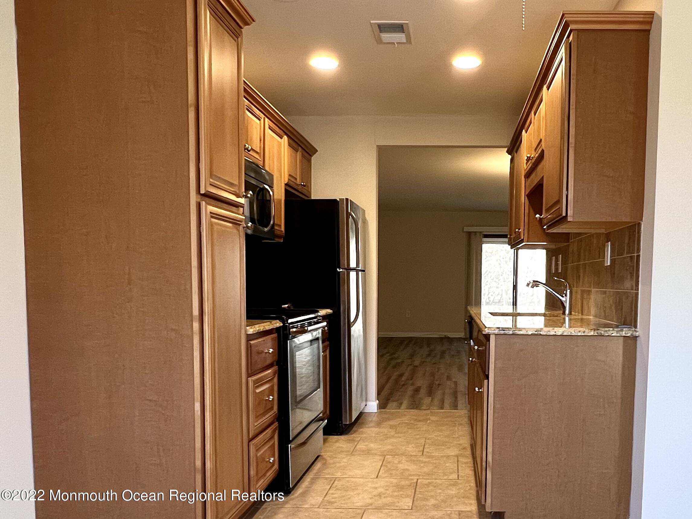 70 Overlook Way Manalapan NJ 07726