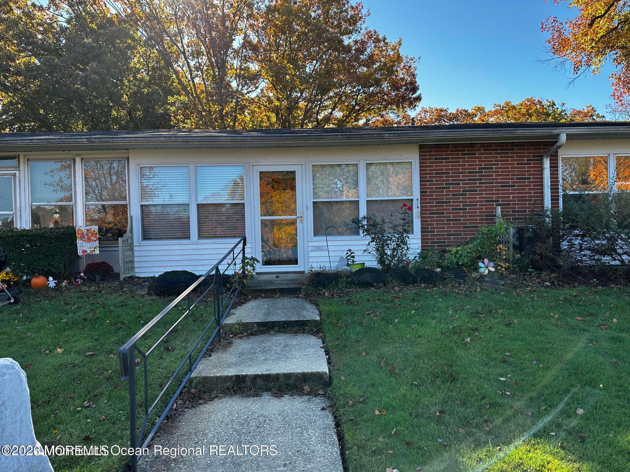 106 E Edinburgh Lane Lakewood NJ 08701