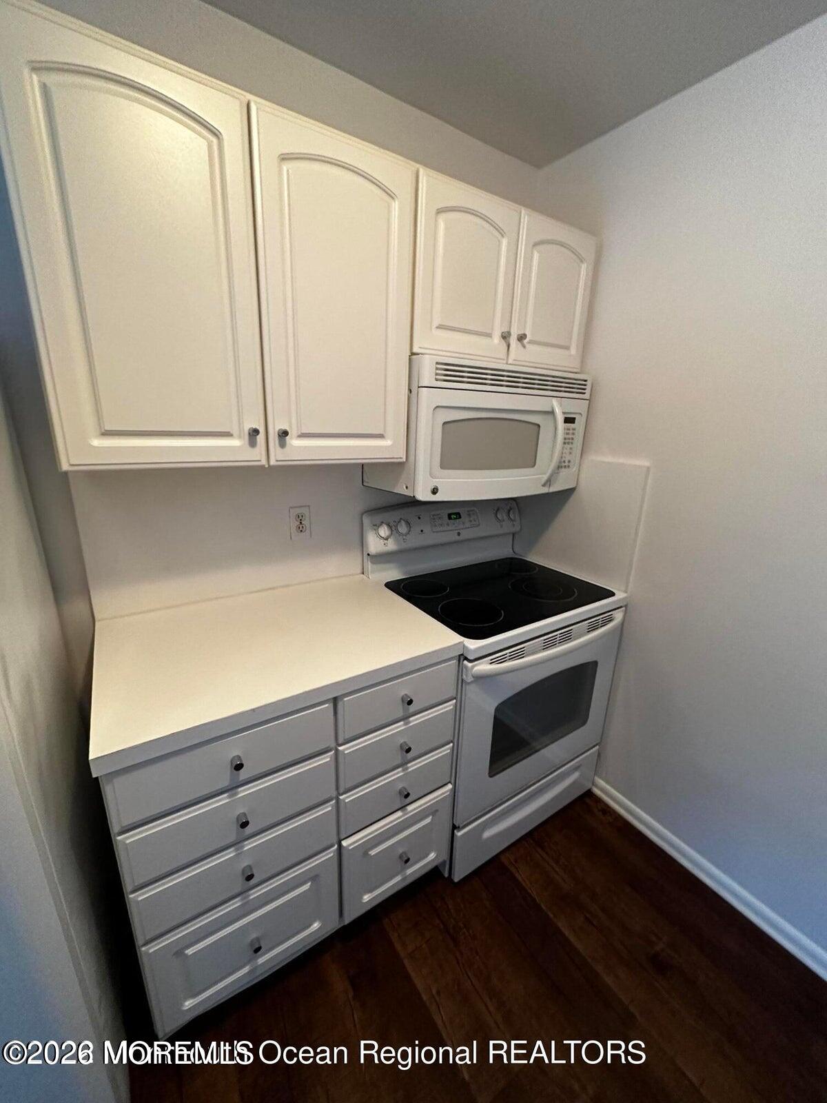 106 E Edinburgh Lane Lakewood NJ 08701