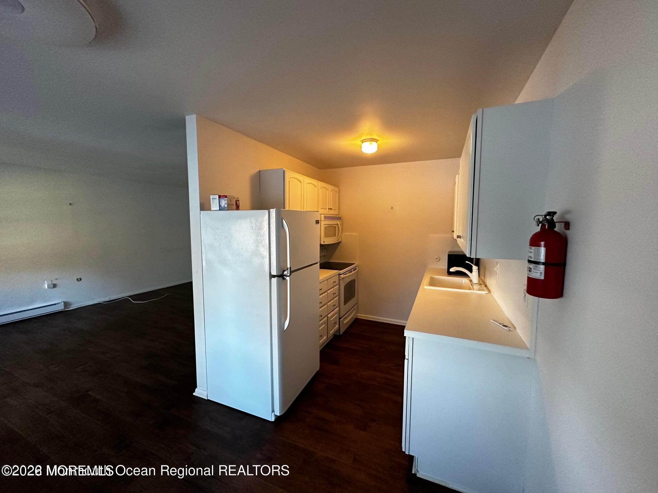 106 E Edinburgh Lane Lakewood NJ 08701
