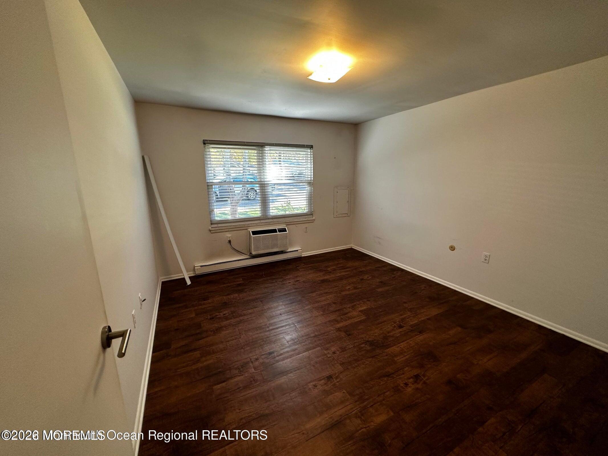106 E Edinburgh Lane Lakewood NJ 08701