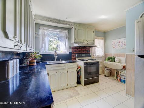 224 Chatham Avenue Oakhurst NJ 07755