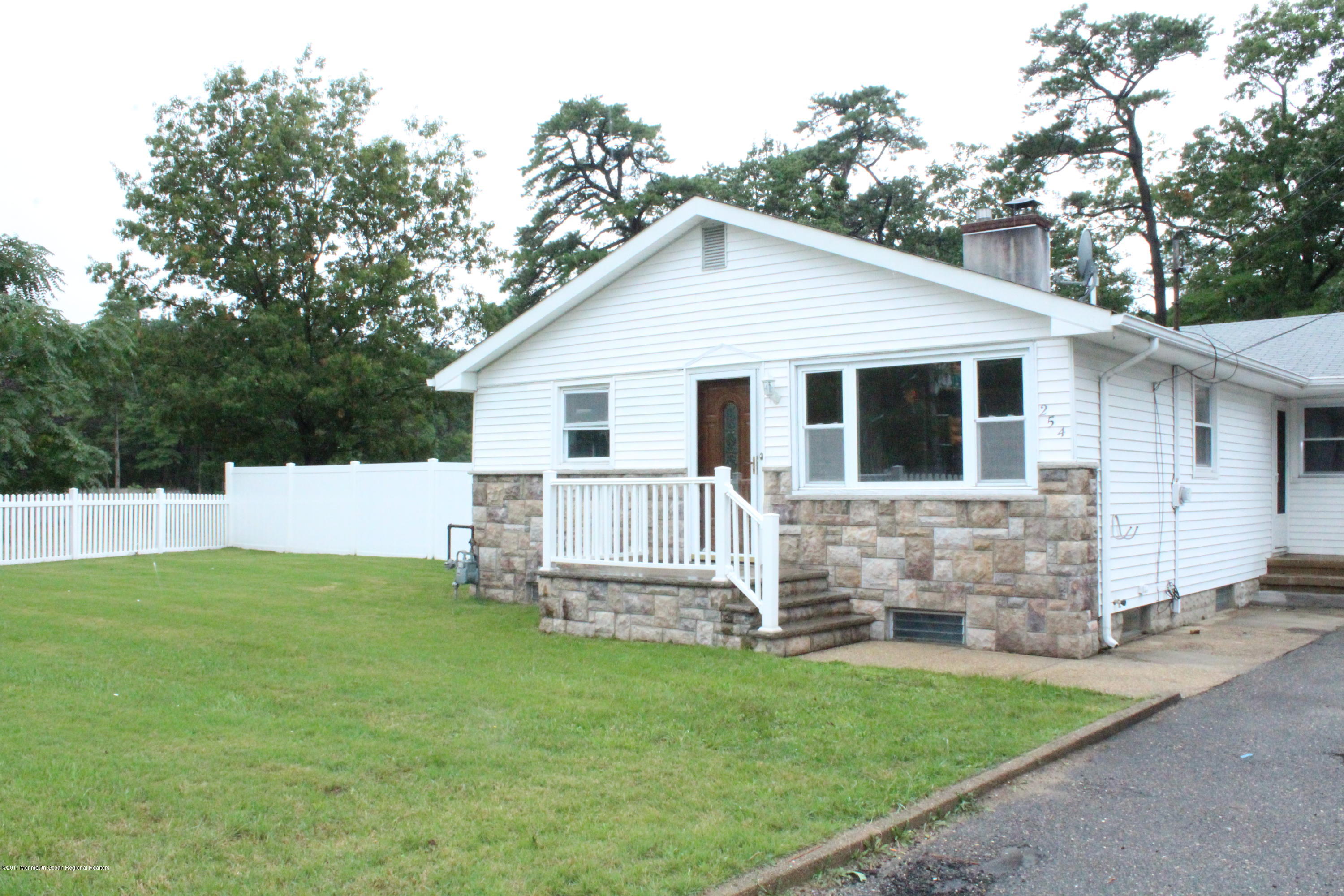 254 Admiral Avenue Beachwood NJ 08722