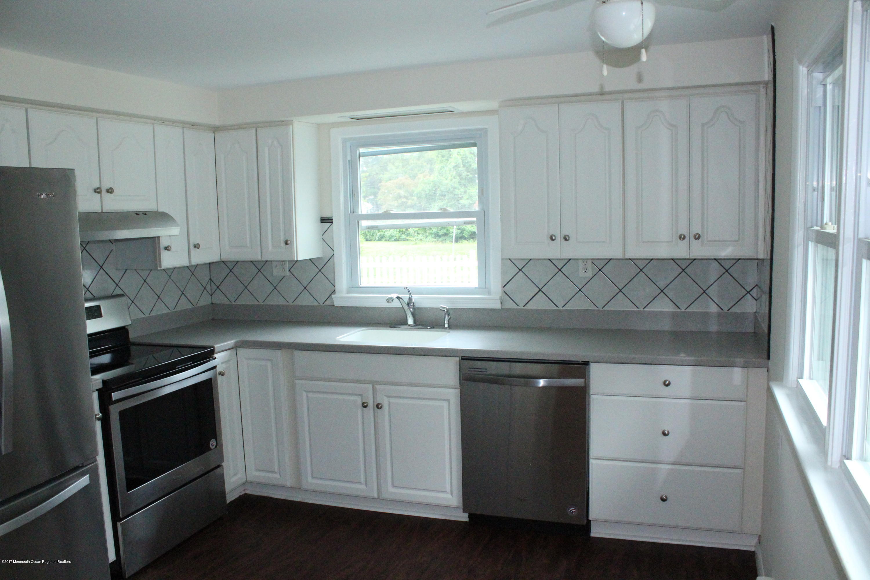254 Admiral Avenue Beachwood NJ 08722