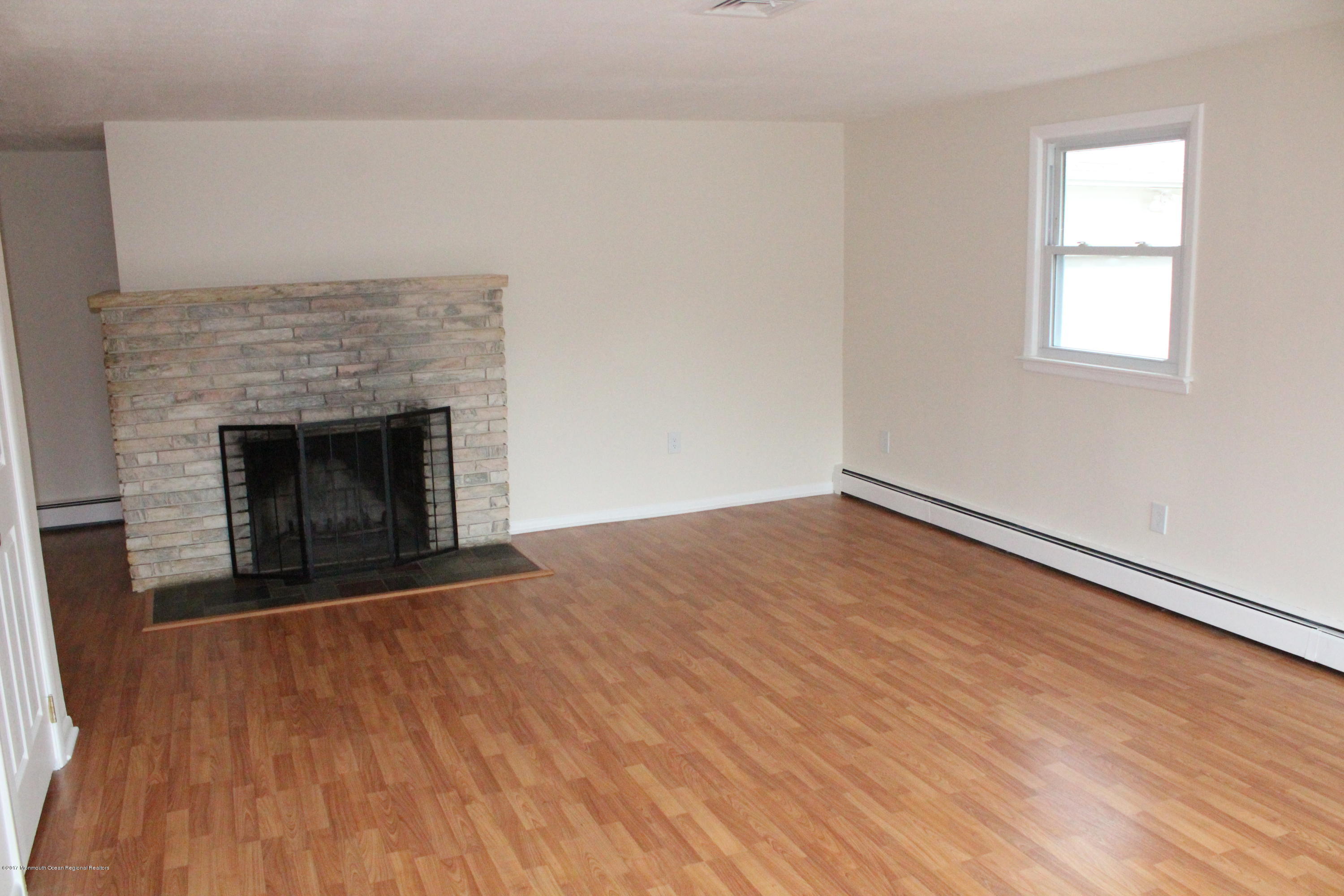 254 Admiral Avenue Beachwood NJ 08722