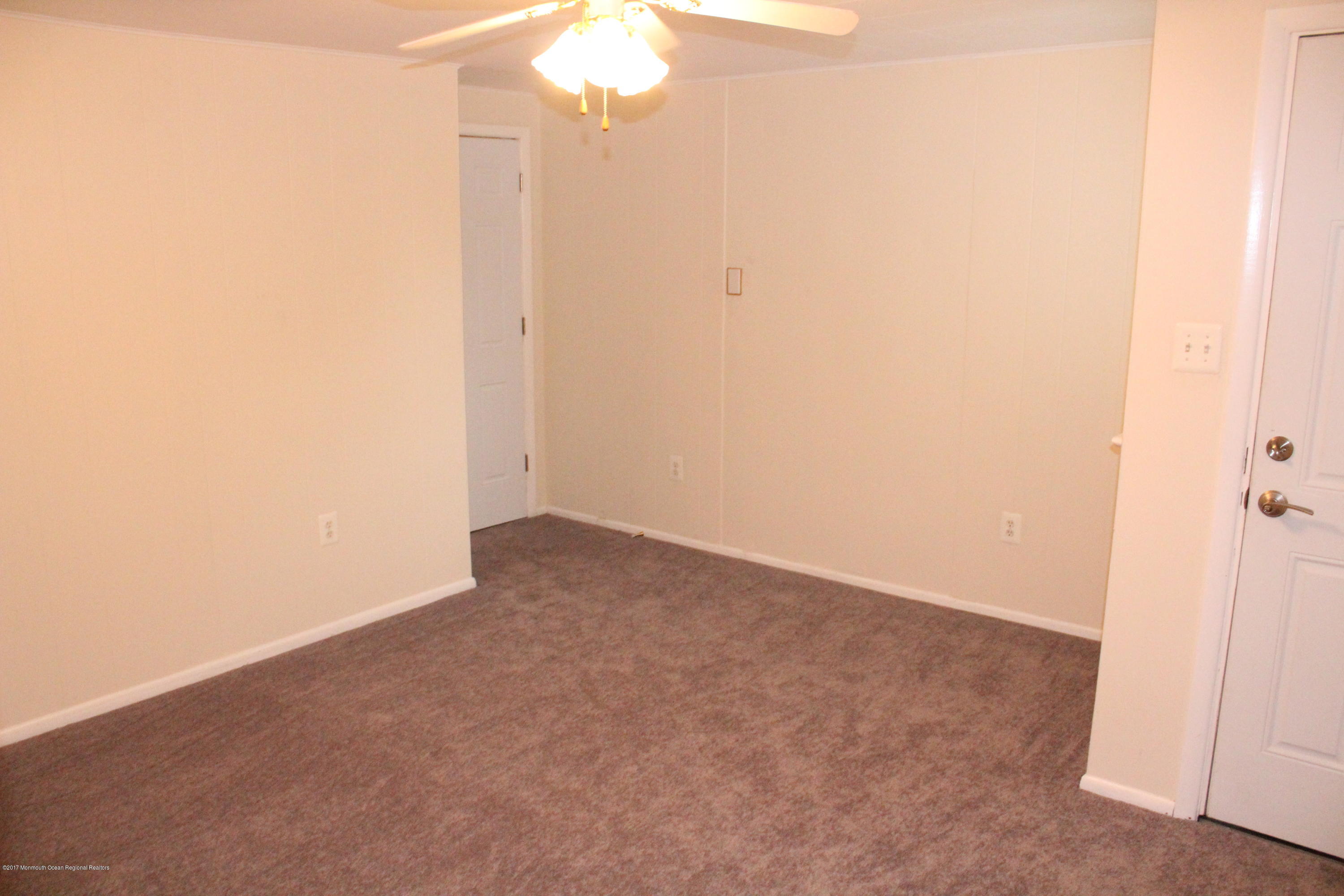 254 Admiral Avenue Beachwood NJ 08722