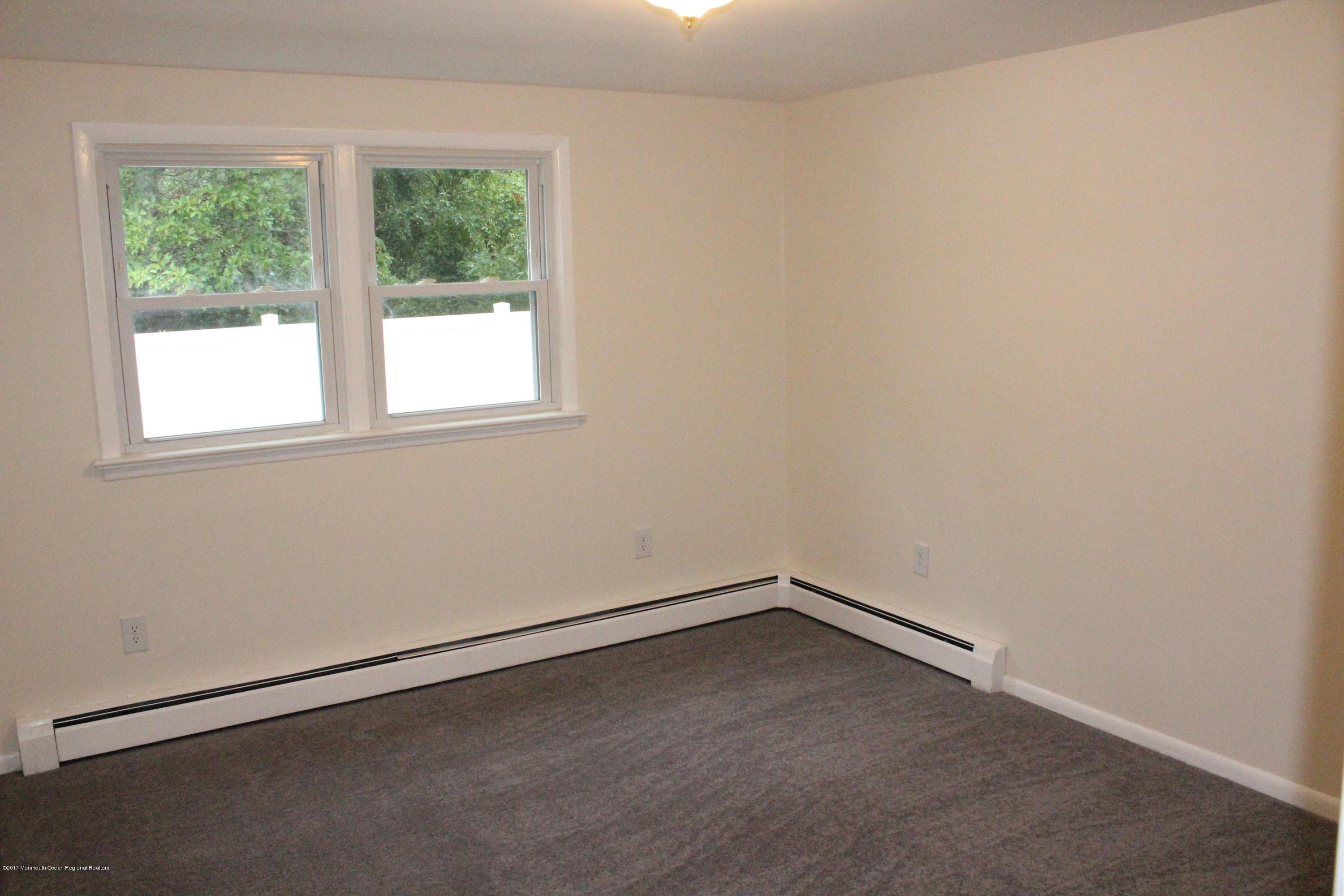 254 Admiral Avenue Beachwood NJ 08722
