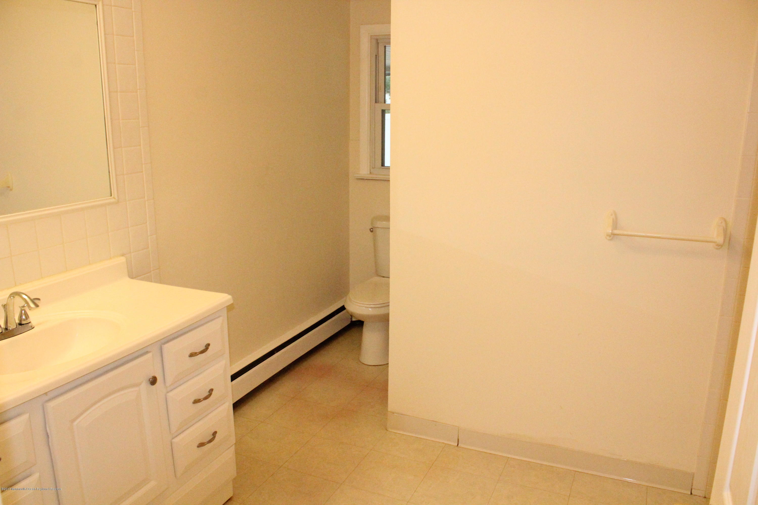 254 Admiral Avenue Beachwood NJ 08722