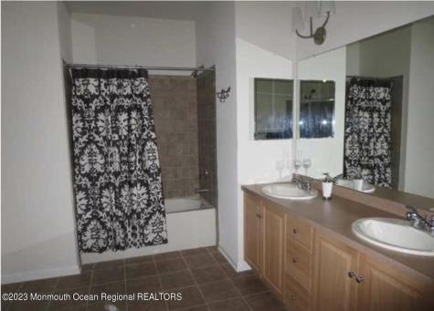 314 Mill Pond Way Eatontown NJ 07724