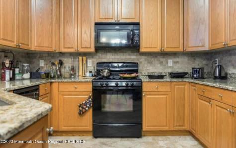 314 Mill Pond Way Eatontown NJ 07724