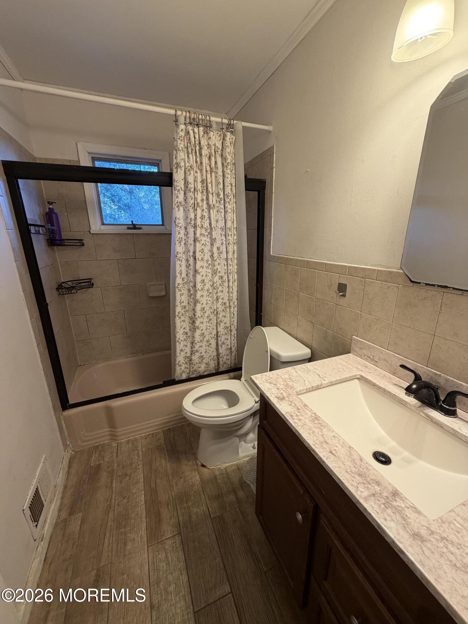 6 Roslyn Drive Oakhurst NJ 07755