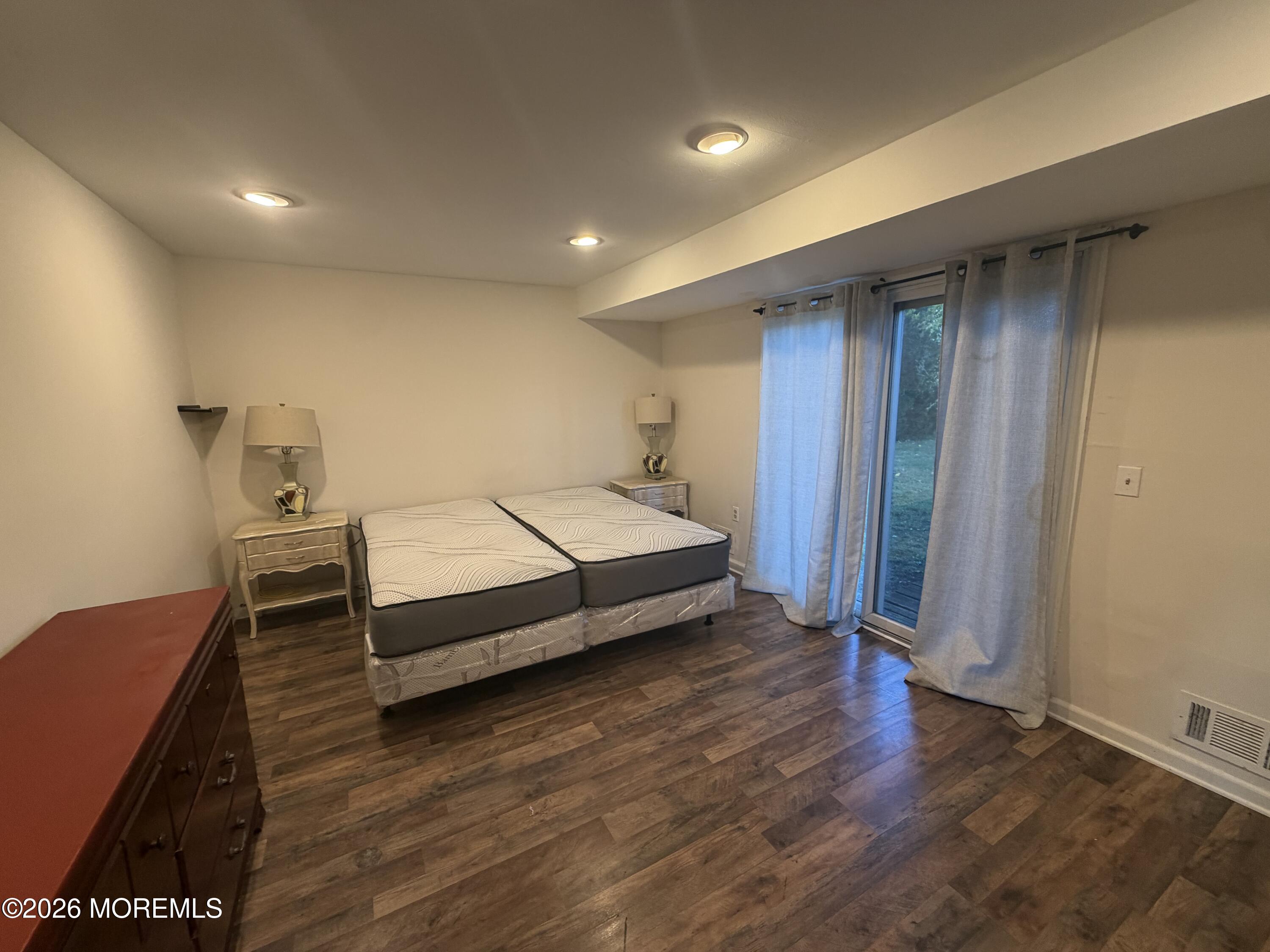 6 Roslyn Drive Oakhurst NJ 07755