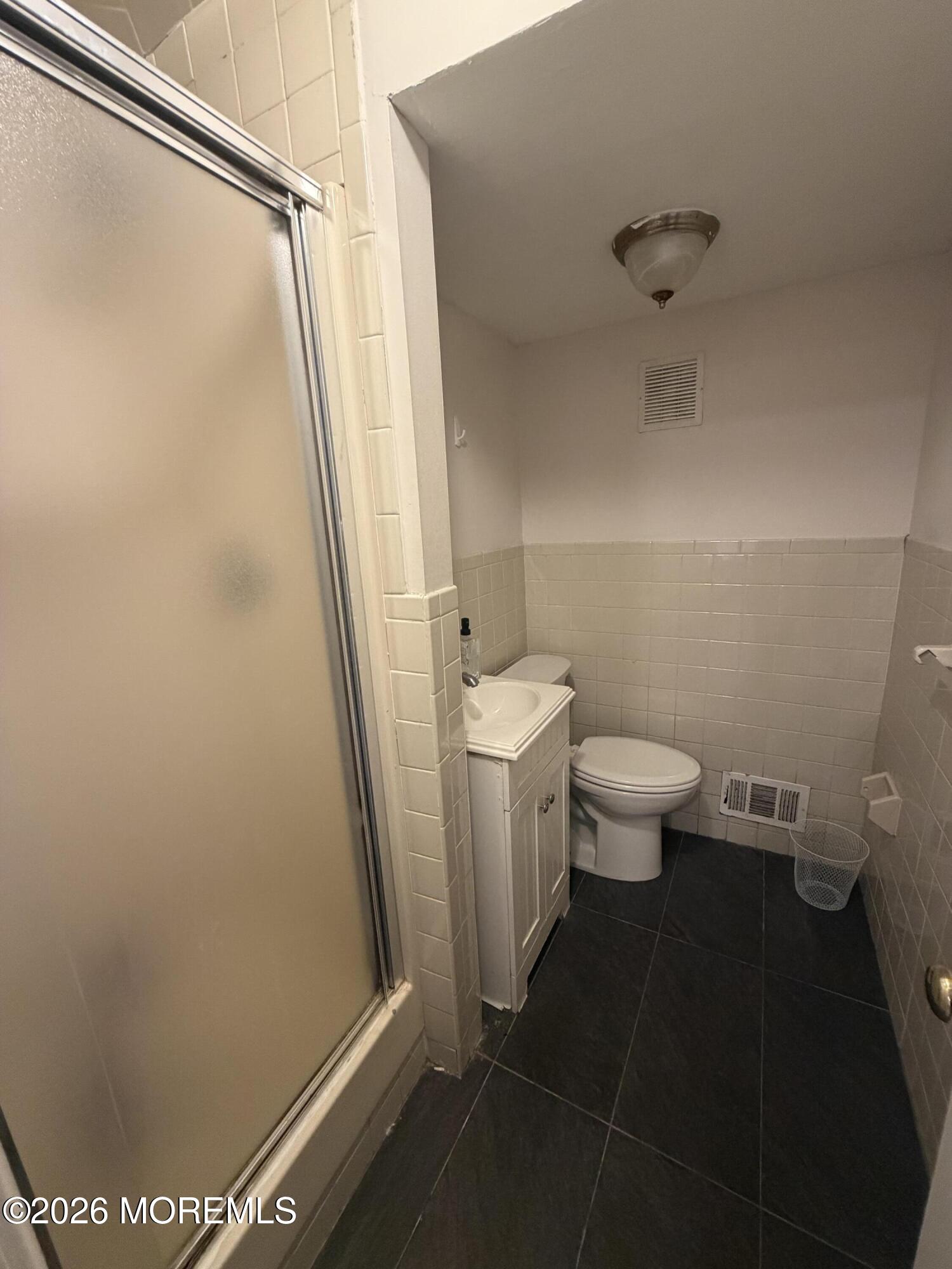 6 Roslyn Drive Oakhurst NJ 07755