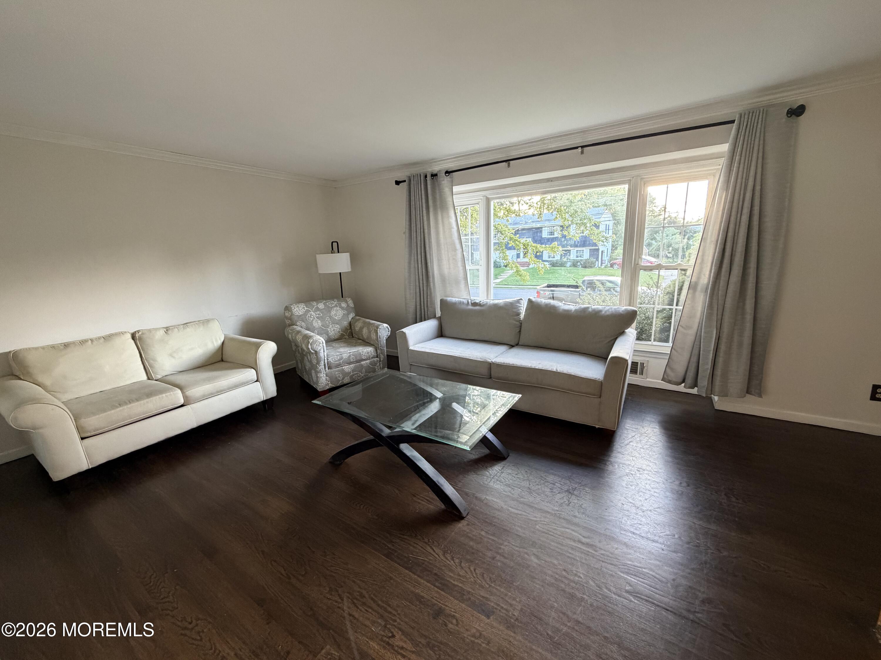 6 Roslyn Drive Oakhurst NJ 07755