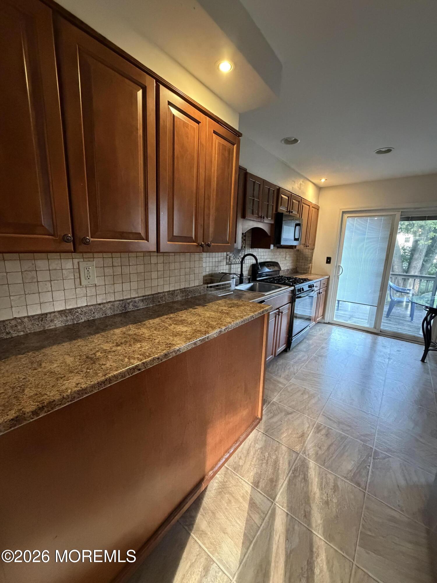 6 Roslyn Drive Oakhurst NJ 07755