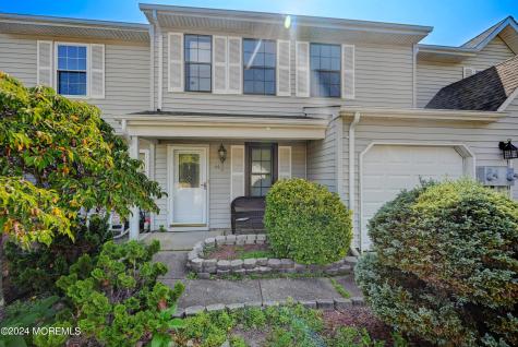 44 Mariners Cove Freehold NJ 07728