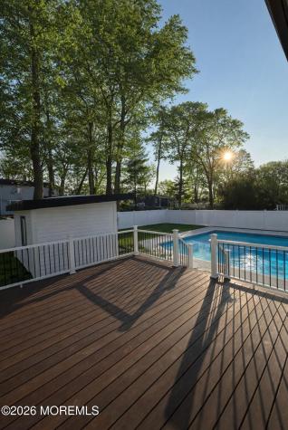 20 Roslyn Drive Oakhurst NJ 07755