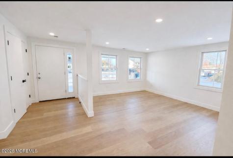 20 Roslyn Drive Oakhurst NJ 07755
