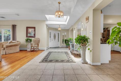 29 Woodrow Street Oakhurst NJ 07755