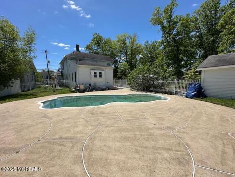 421 W Lincoln Avenue Oakhurst NJ 07755
