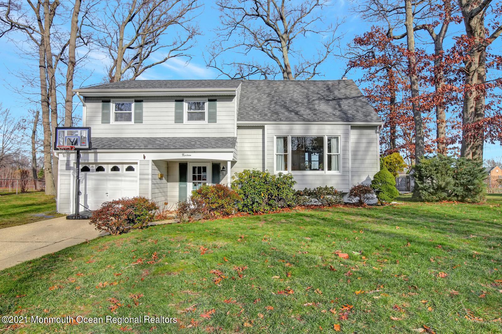 13 Roslyn Drive Oakhurst NJ 07755