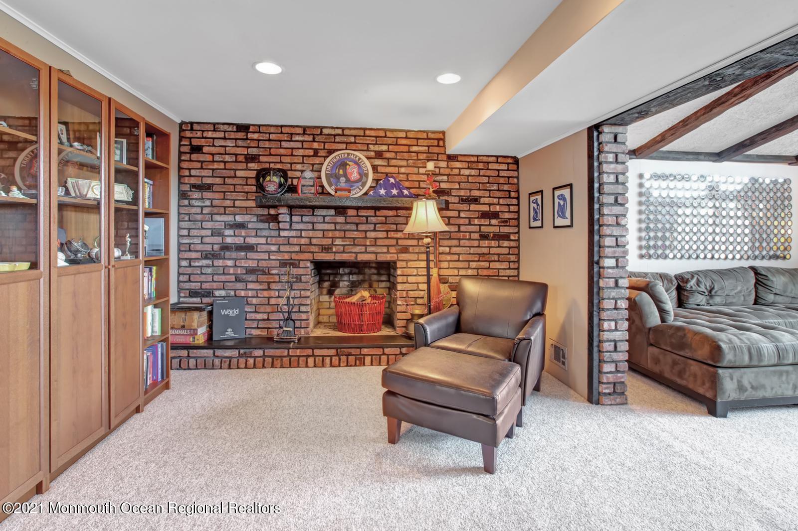 13 Roslyn Drive Oakhurst NJ 07755
