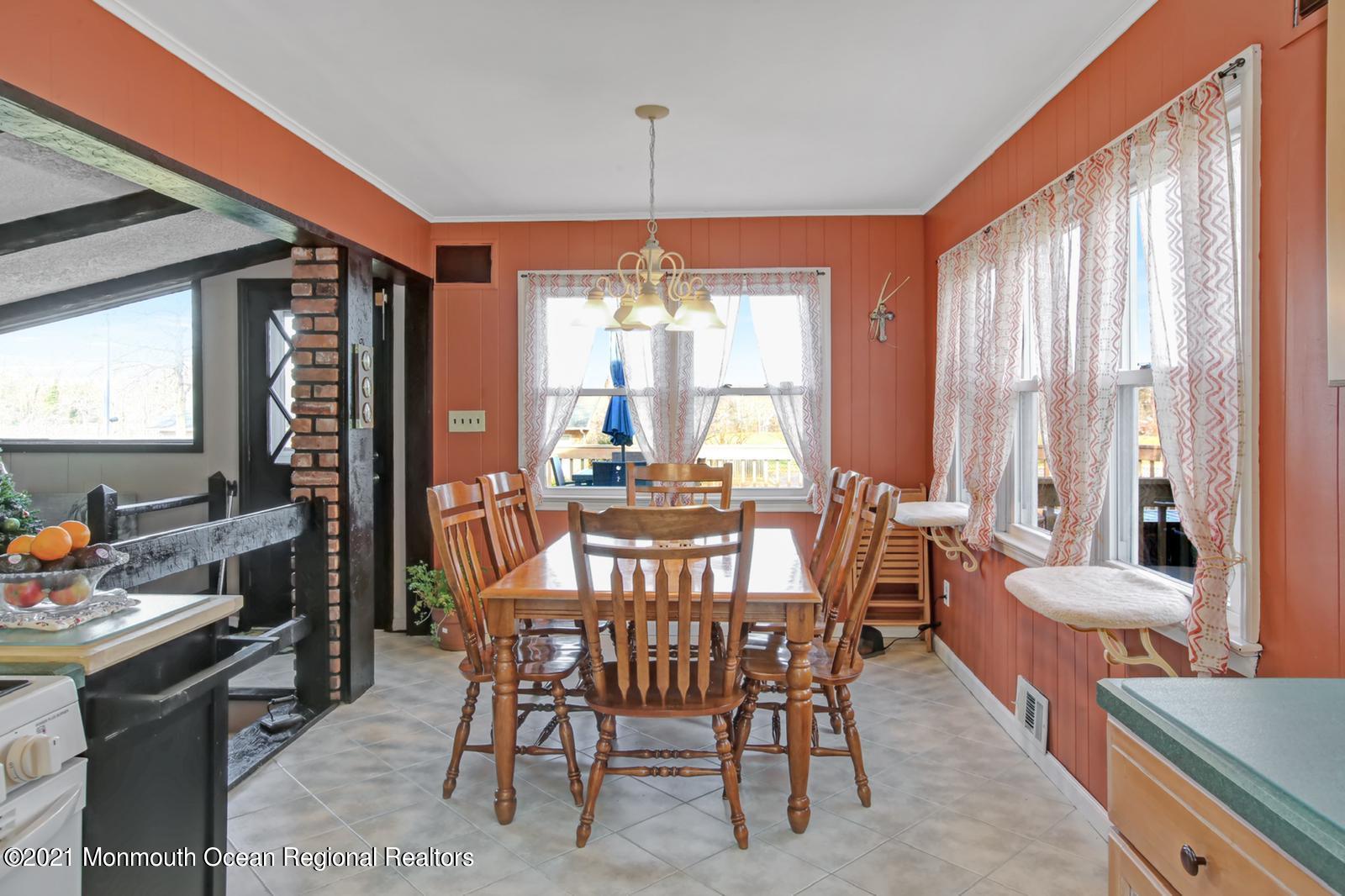 13 Roslyn Drive Oakhurst NJ 07755