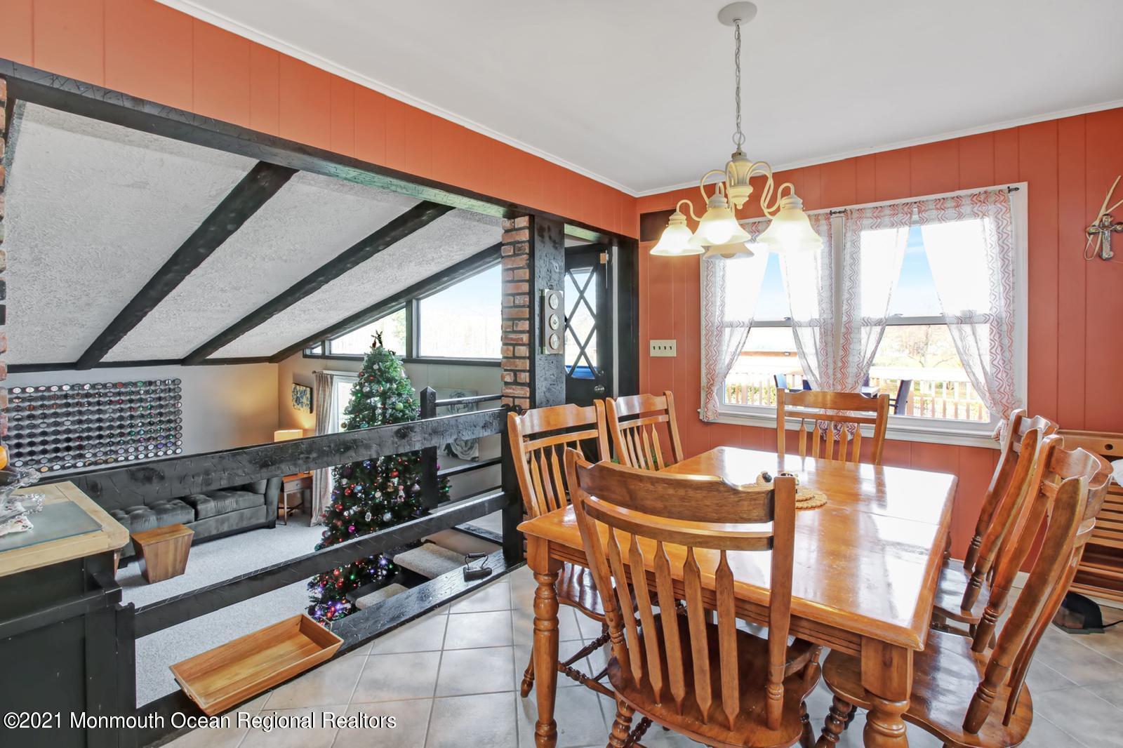 13 Roslyn Drive Oakhurst NJ 07755