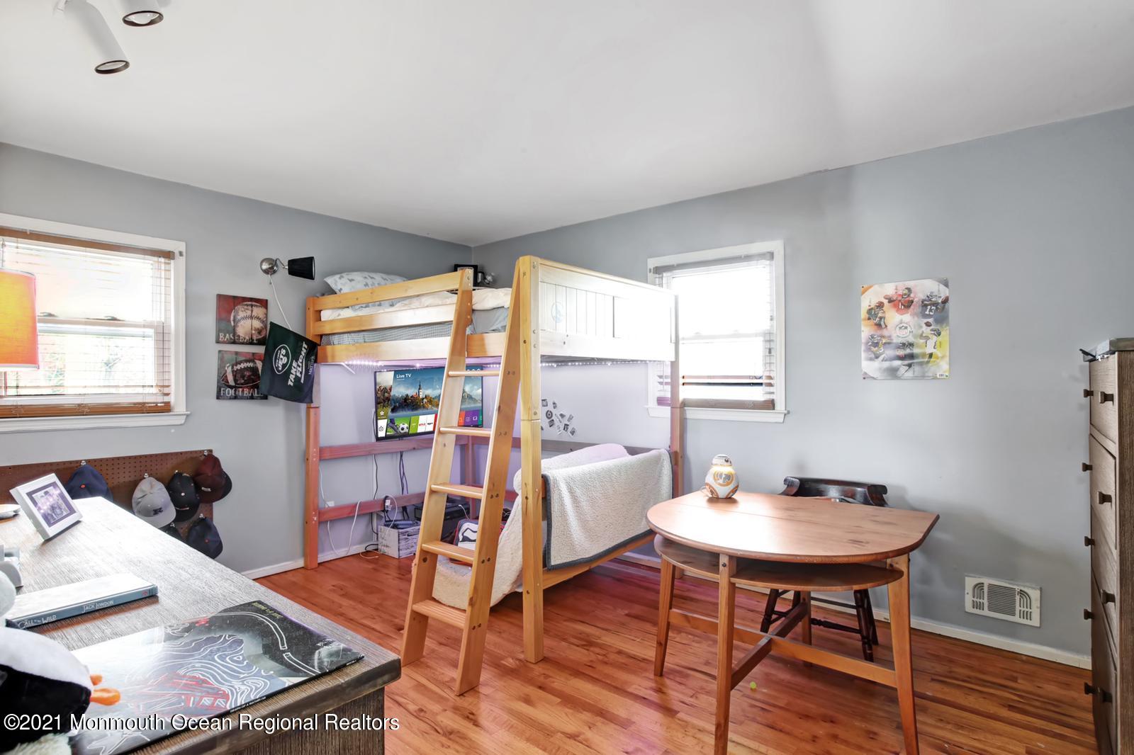 13 Roslyn Drive Oakhurst NJ 07755