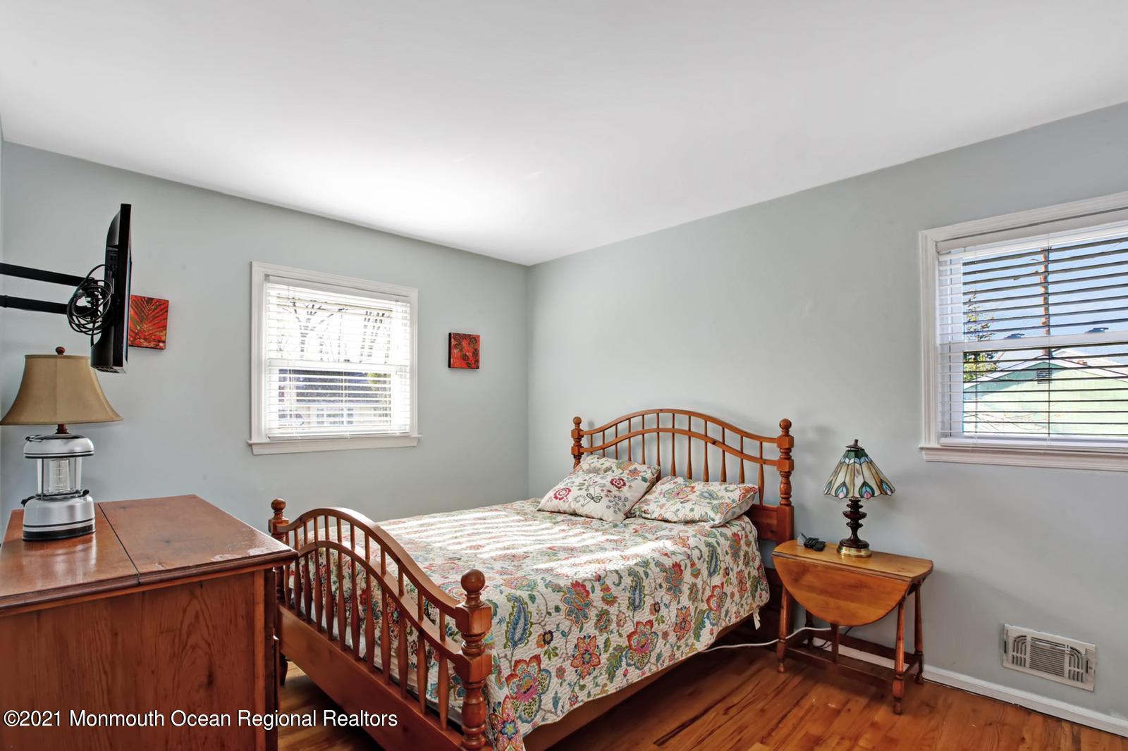 13 Roslyn Drive Oakhurst NJ 07755