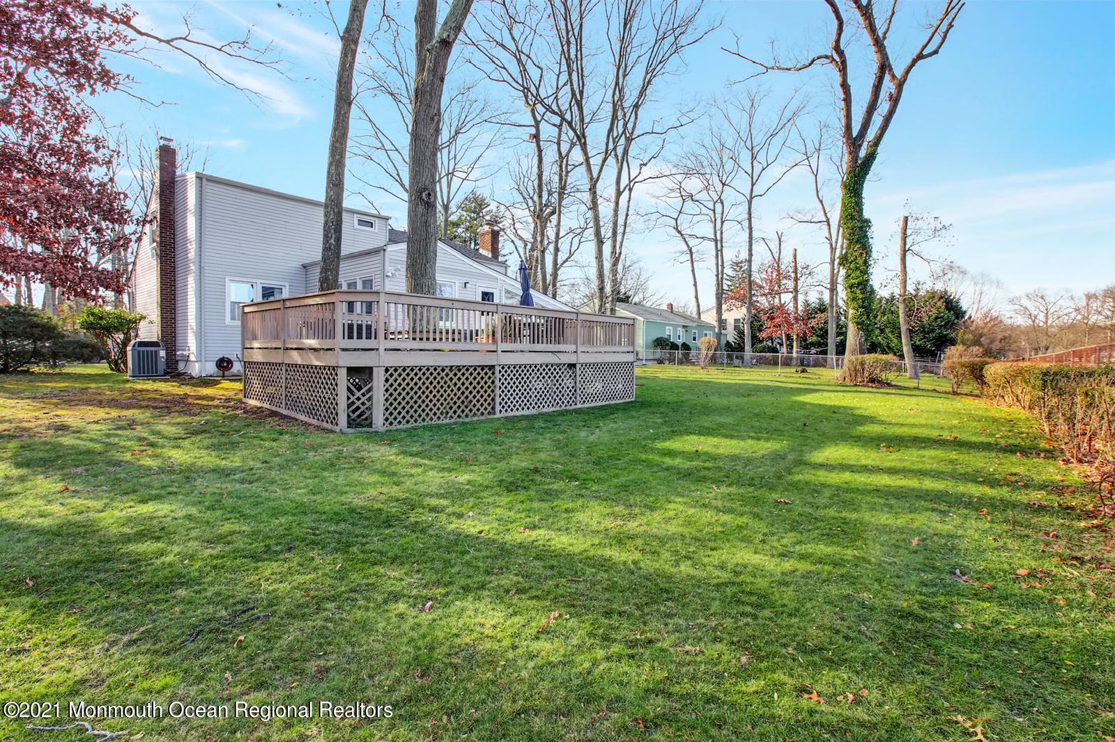 13 Roslyn Drive Oakhurst NJ 07755