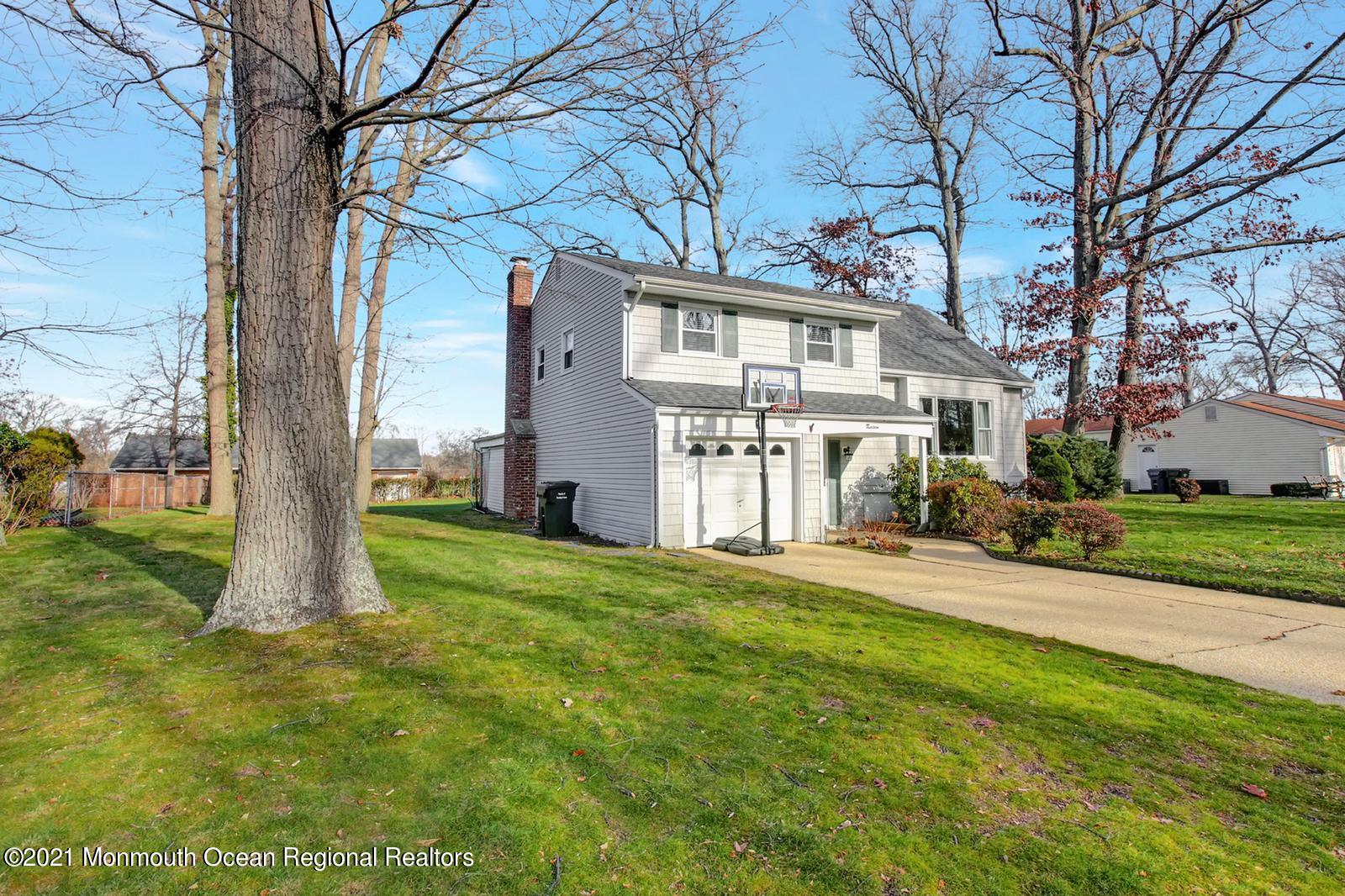 13 Roslyn Drive Oakhurst NJ 07755