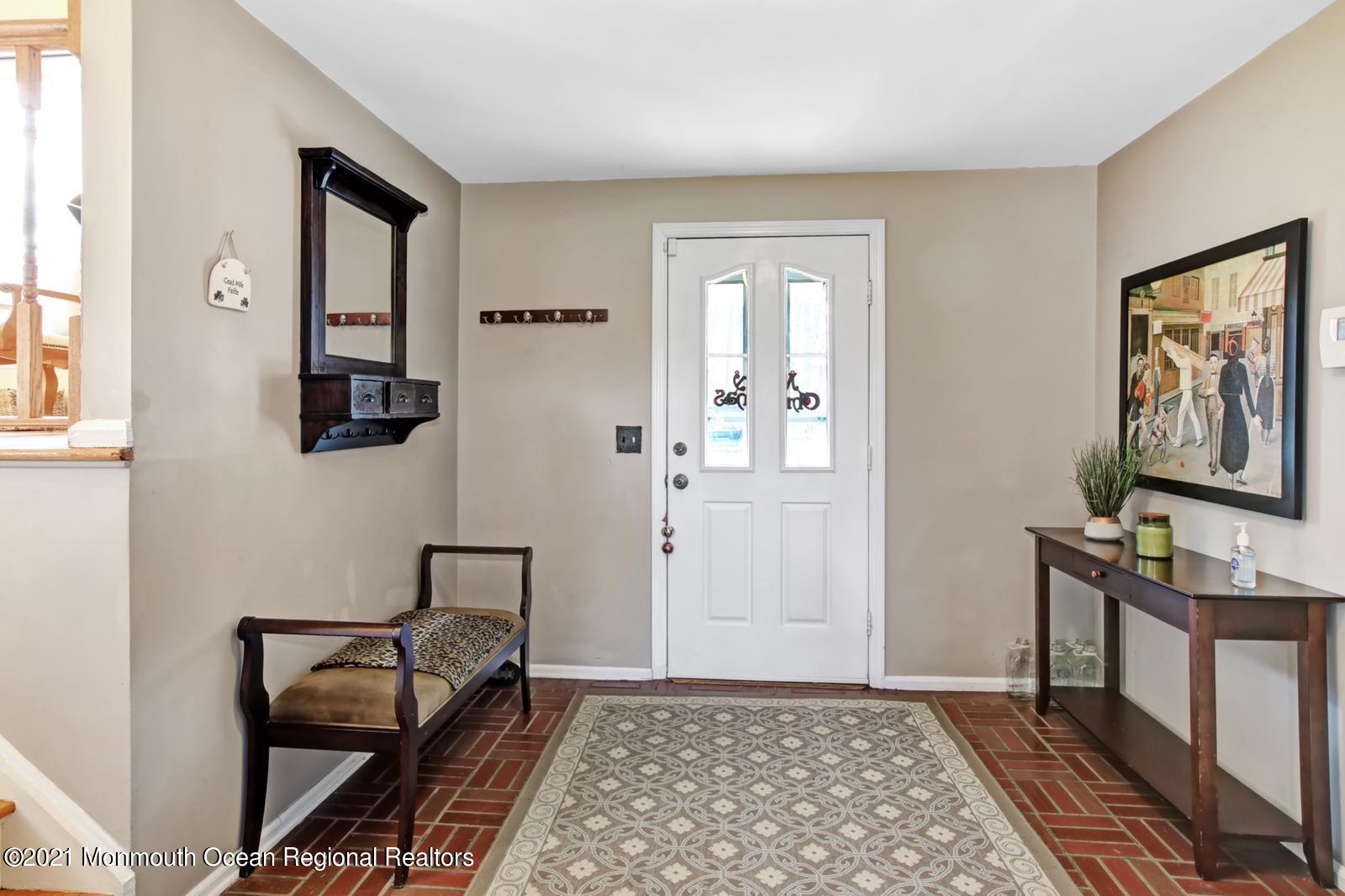 13 Roslyn Drive Oakhurst NJ 07755