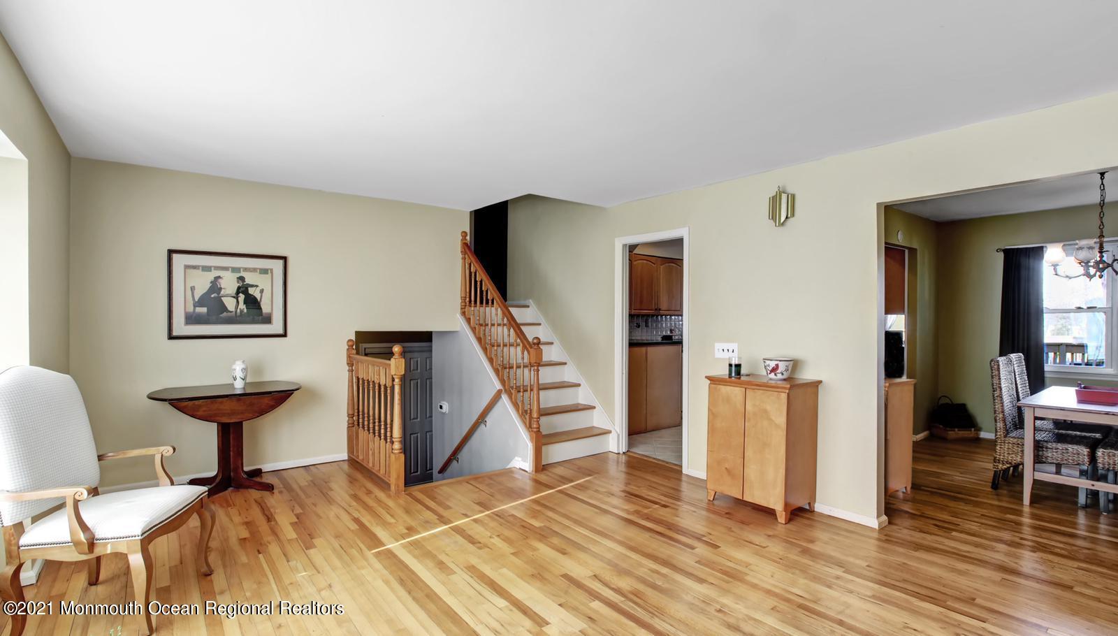 13 Roslyn Drive Oakhurst NJ 07755