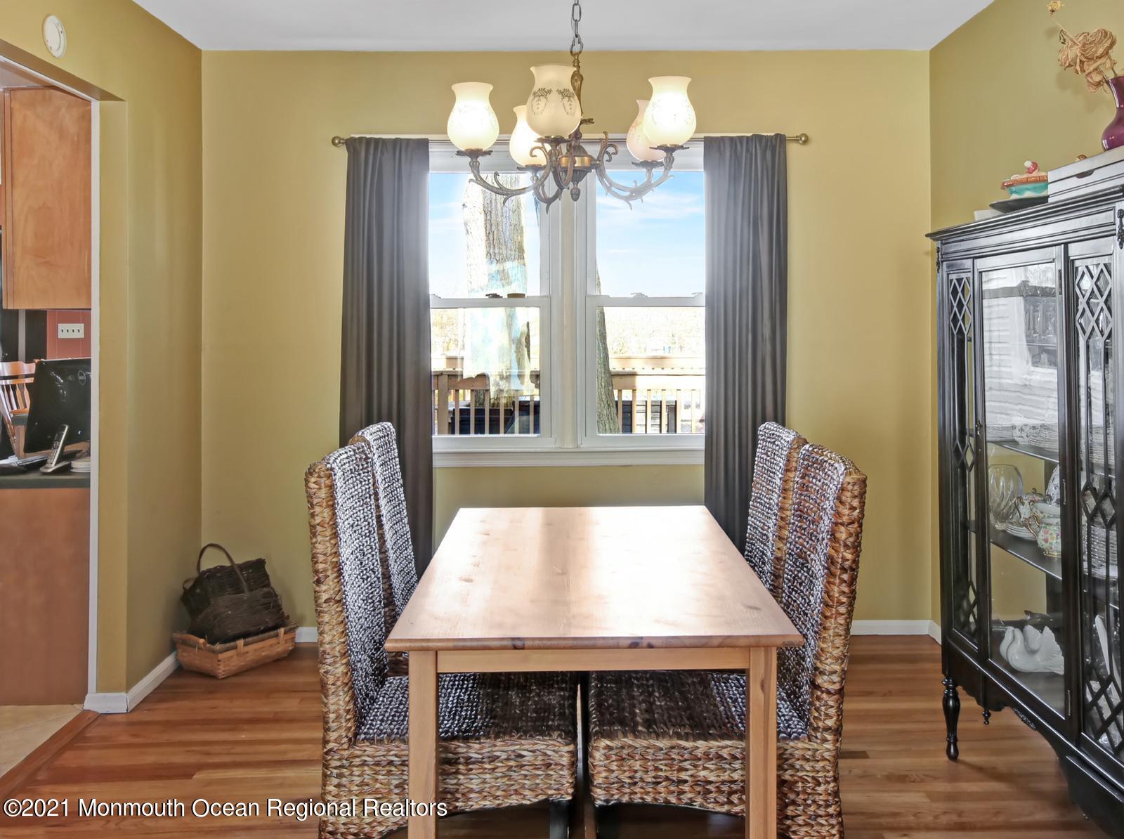 13 Roslyn Drive Oakhurst NJ 07755