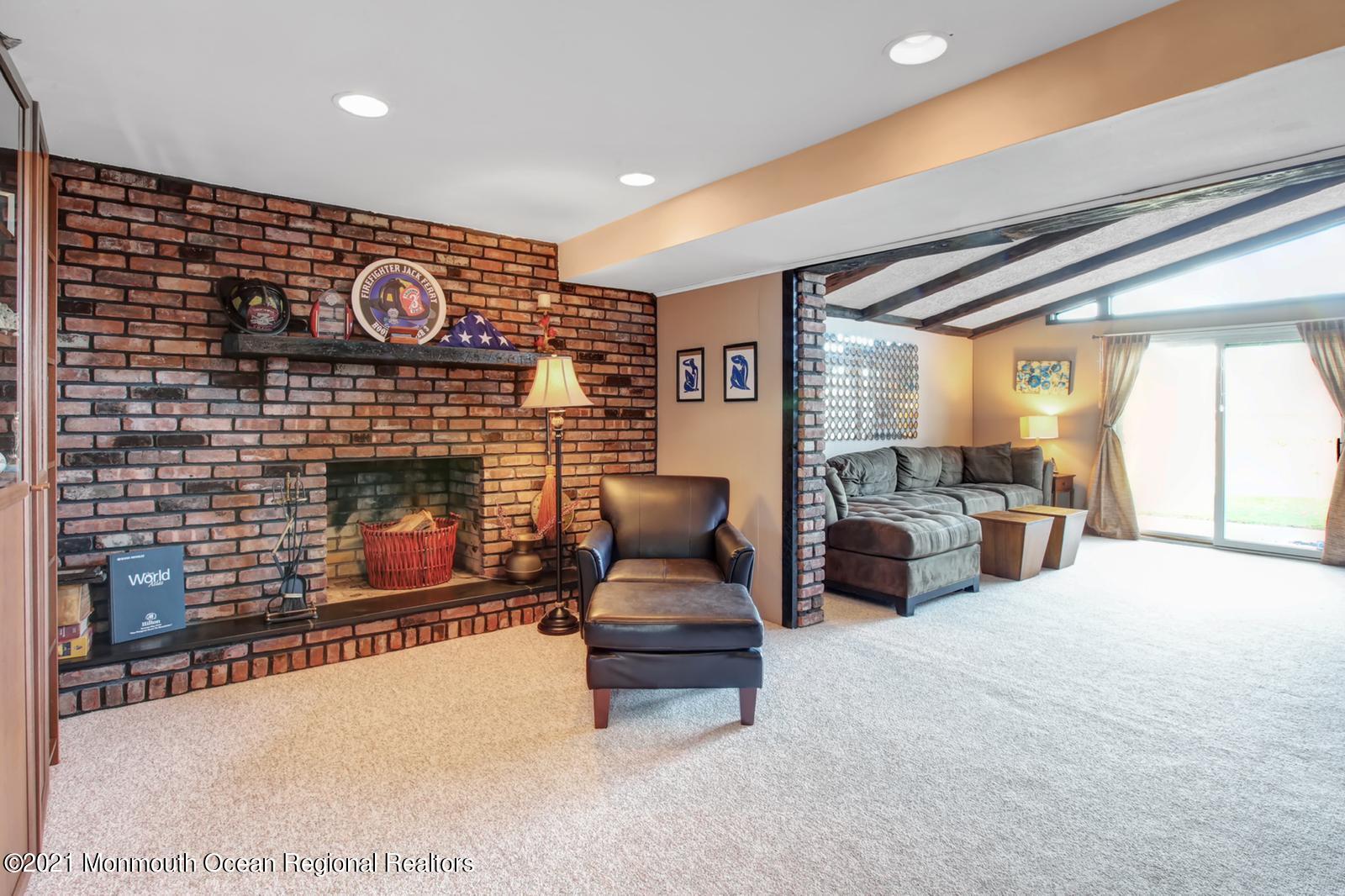 13 Roslyn Drive Oakhurst NJ 07755