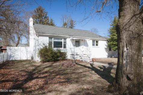 295 Roosevelt Avenue Oakhurst NJ 07755