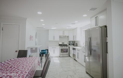295 Roosevelt Avenue Oakhurst NJ 07755