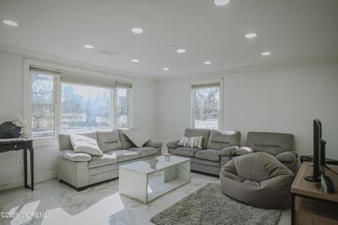 295 Roosevelt Avenue Oakhurst NJ 07755