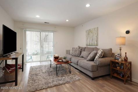 1015 Wedgewood Circle Belford NJ 07718