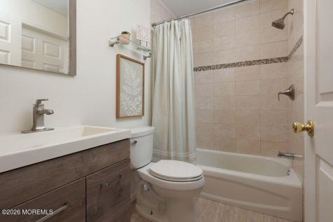 1015 Wedgewood Circle Belford NJ 07718