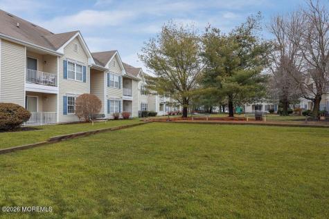 1015 Wedgewood Circle Belford NJ 07718