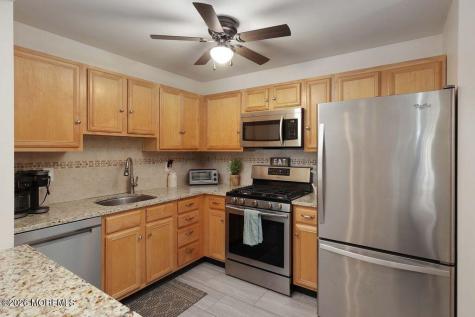 1015 Wedgewood Circle Belford NJ 07718